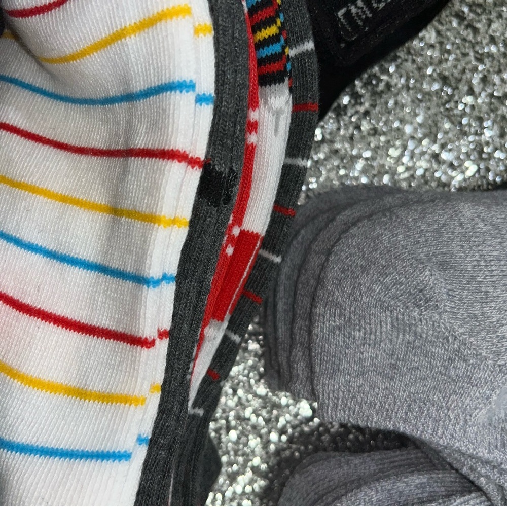 16 Pair of selection of Adidas / Friends socks bundle - Picture 5 of 13